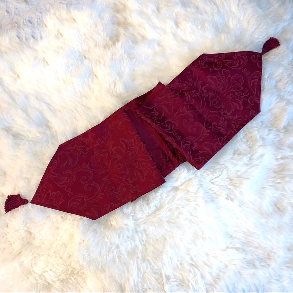 ❤️ Red Table Runner ❤️